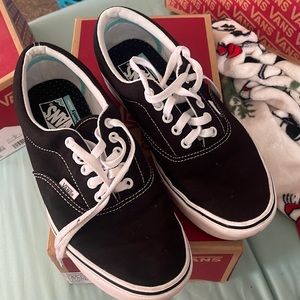 Comfycush era black vans. Size 10